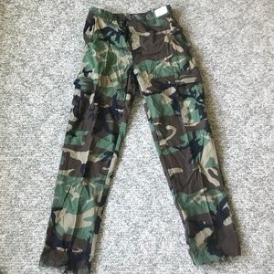 NEW Military Issued BDU 1500 Cargo Camoufluge Pants ( Mens M-L)